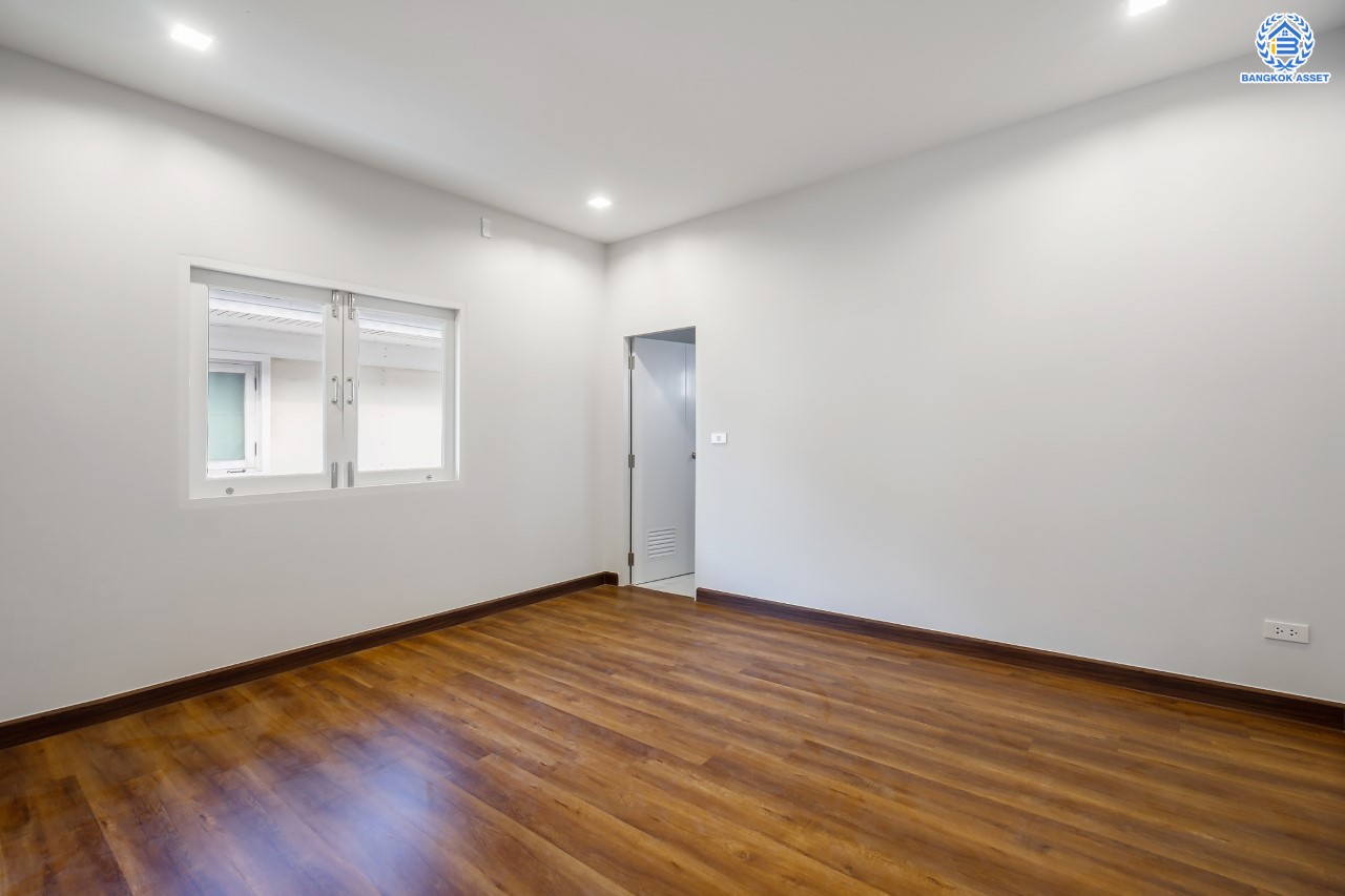 บ้านมือสองตกแต่งใหม่ ม.ธนทอง เอลลิแกนท์โฮม บางบอน4 รองรับทุกความสุข เนื้อที่ 118.1 ตร.ว. ฟังก์ชัน 5 ห้องนอน 5 ห้องน้ำ 1 ห้องแม่บ้าน จอดรถได้ 2 คัน พร้อม Living Area กว้างขวาง บนทำเลใกล้ทางด่วนเพชรเกษม, The Mall บางแค เชื่อมต่อ ถ.พุทธมณฑลสาย4 และ ถ.กาญจนาฯ